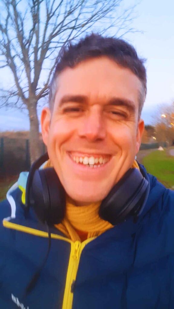 julien coach pub souriant.jpg